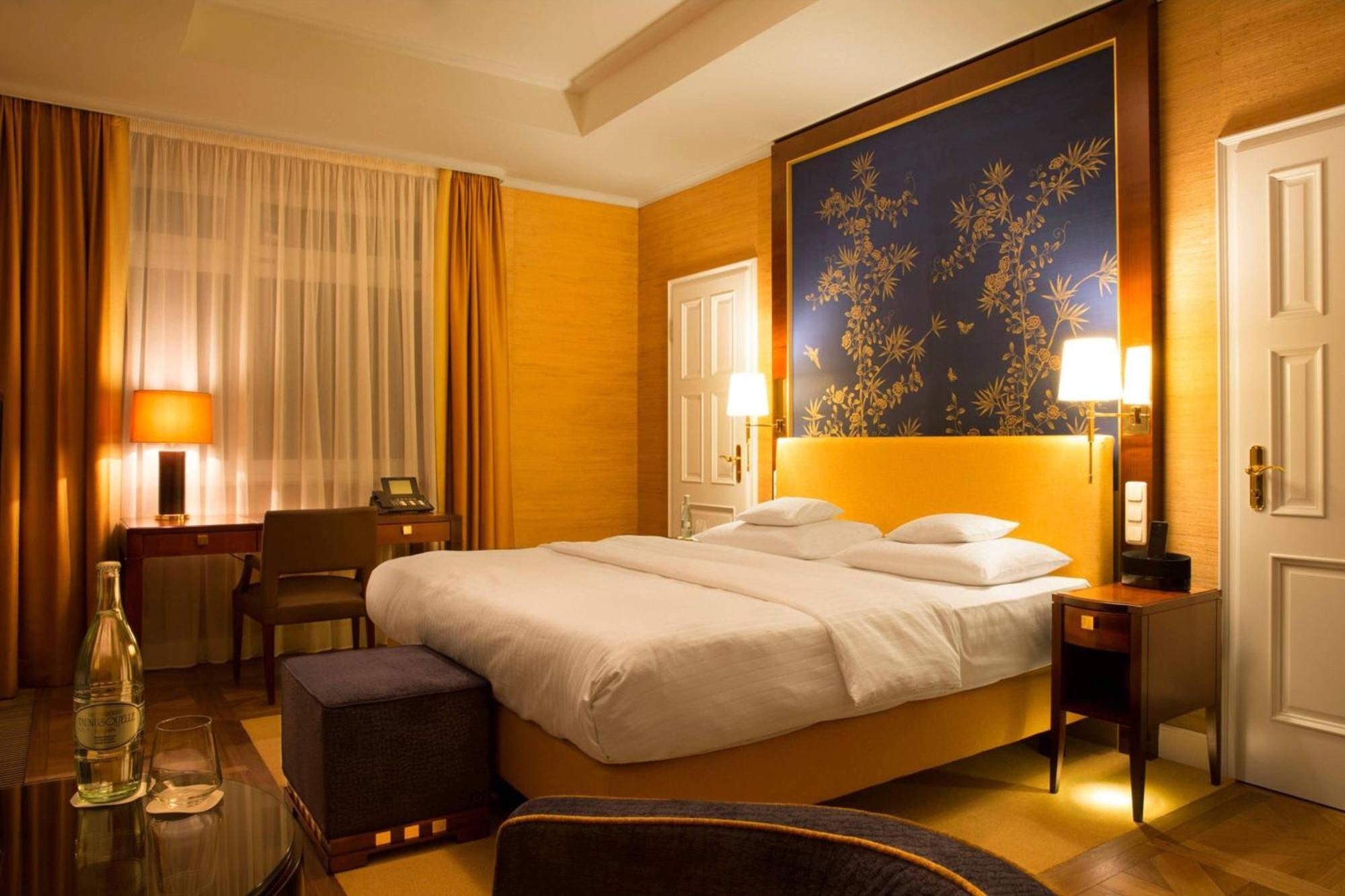 ฟัลเคนชไตน์ แกรนด์ ออโตกราฟ คอลเลคชั่น Hotel เคอนิกชไตน์ อิม เทานุส ภายนอก รูปภาพ